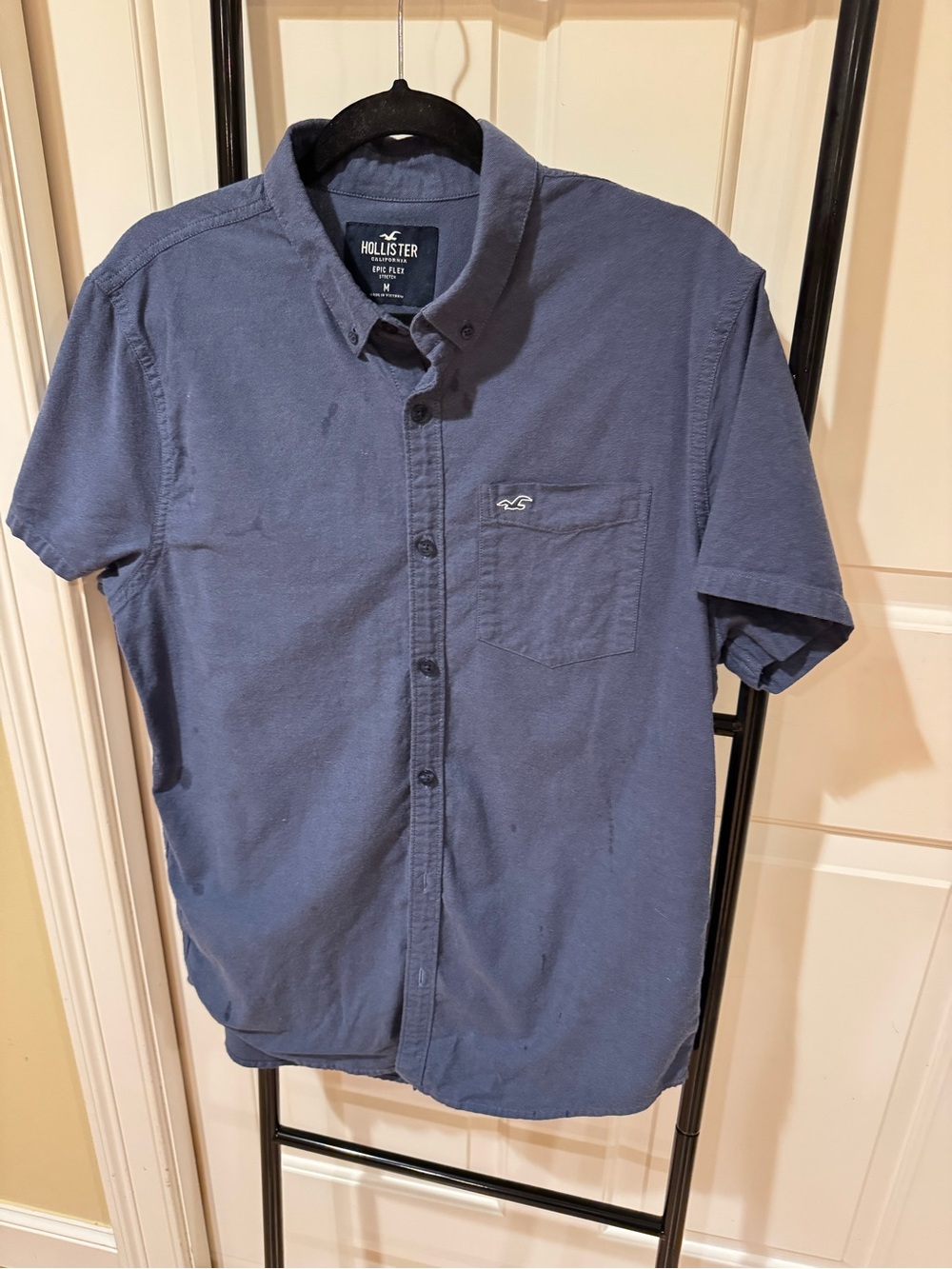 Hollister Men's Short-Sleeve Button-Down Shirt in Blue